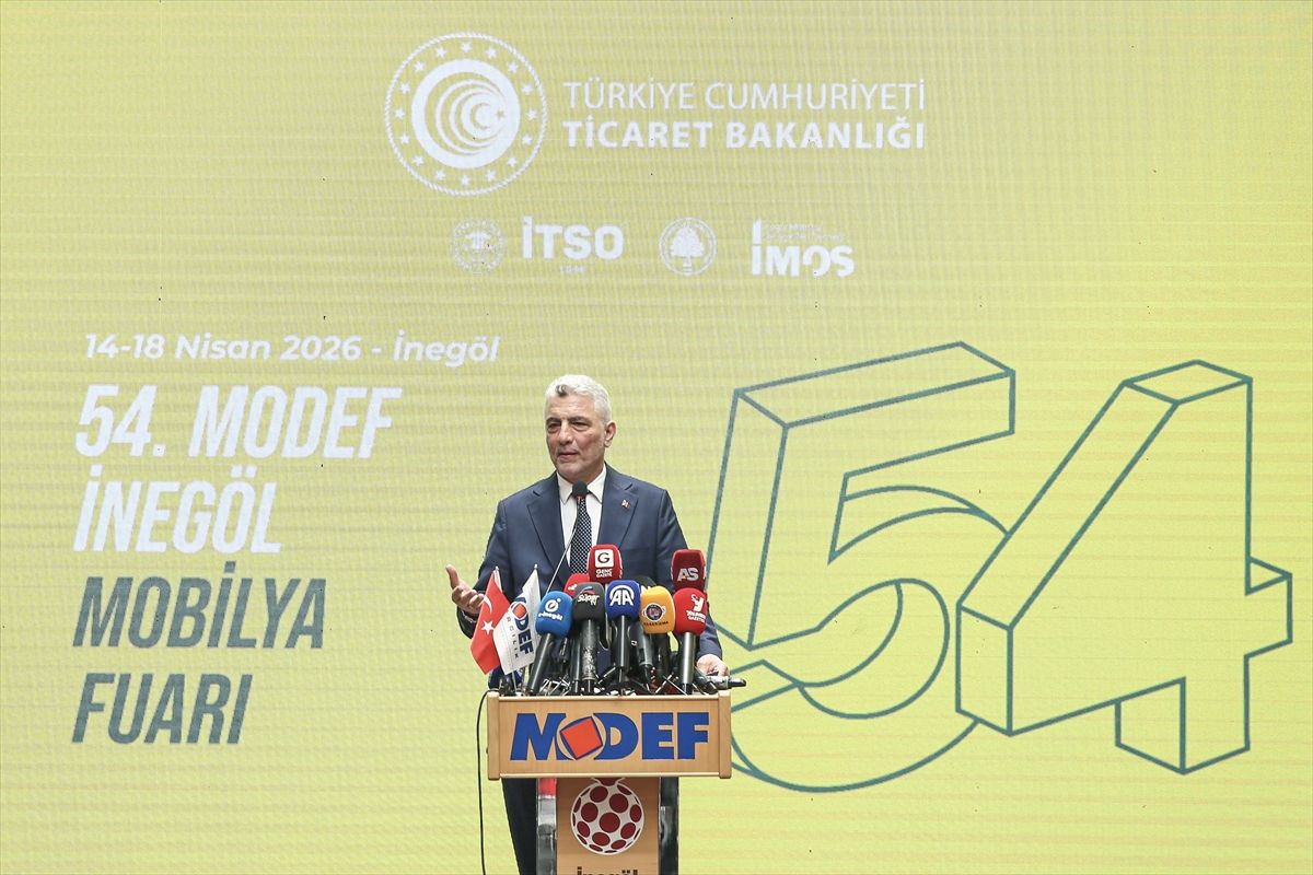 MODEF Mobilya Fuarı Katılımcılarına Teşekkür Plaketleri Takdim Edildi